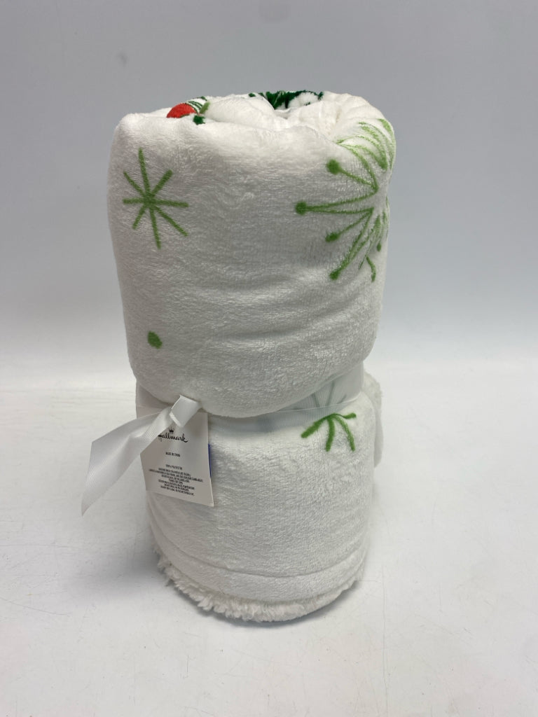 NWT Hallmark White Green Stars Christmas