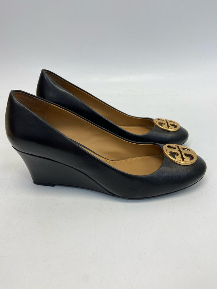 Tory Burch US Shoe Size 7.5 Black Gold Disc Heels