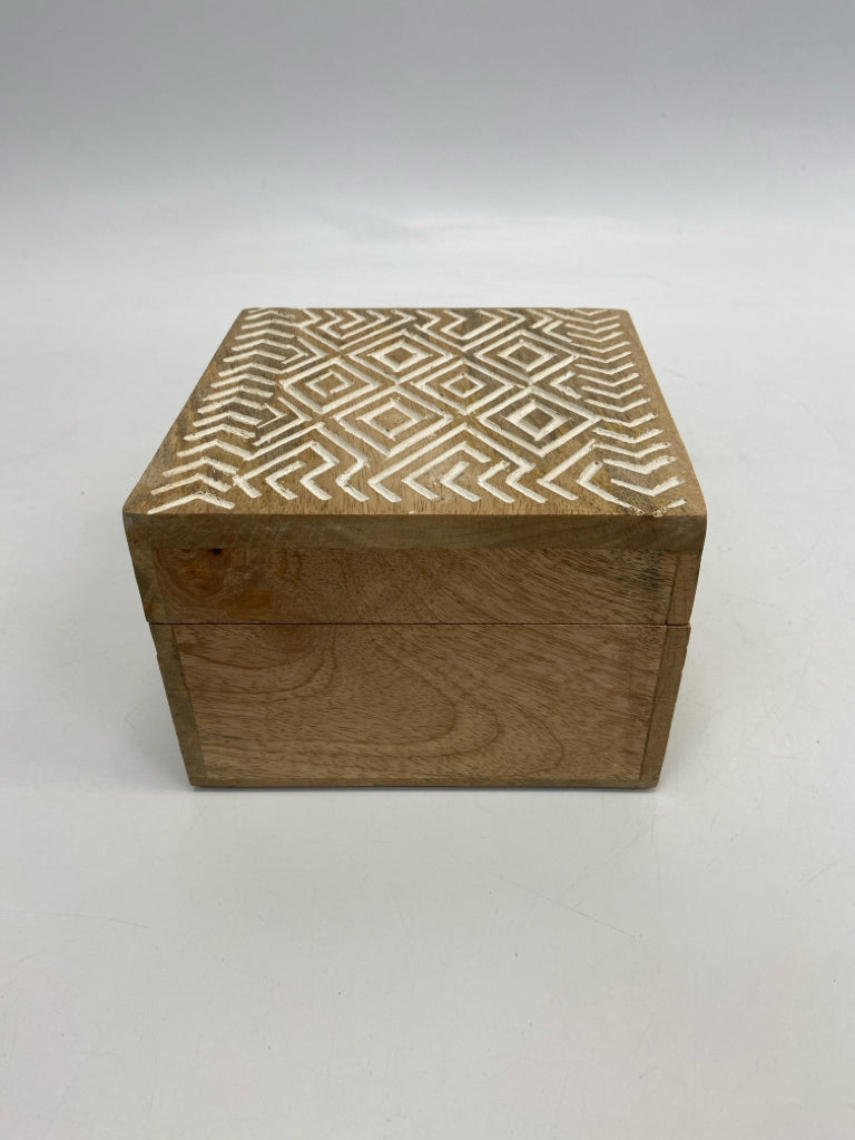 Natural White Diamond Print Wood Box