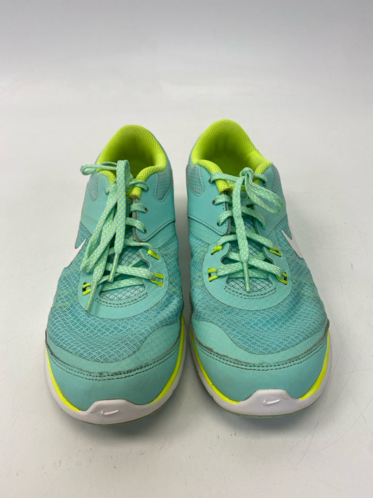 Nike  Size 7.5 Turquoise Lace-up Sneakers