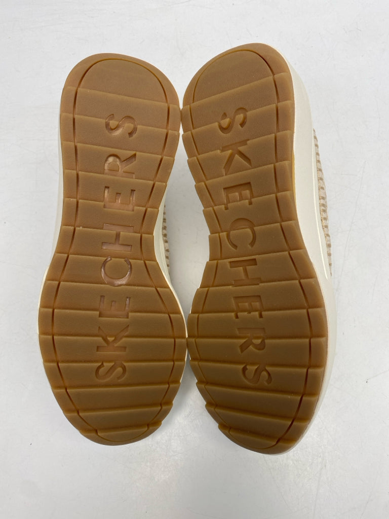 NWT Skechers US Shoe Size 8.5 Cream Sneakers