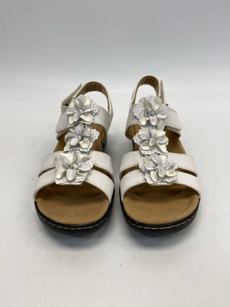 Clarks  Size 10 White Rosette(s) Sandals