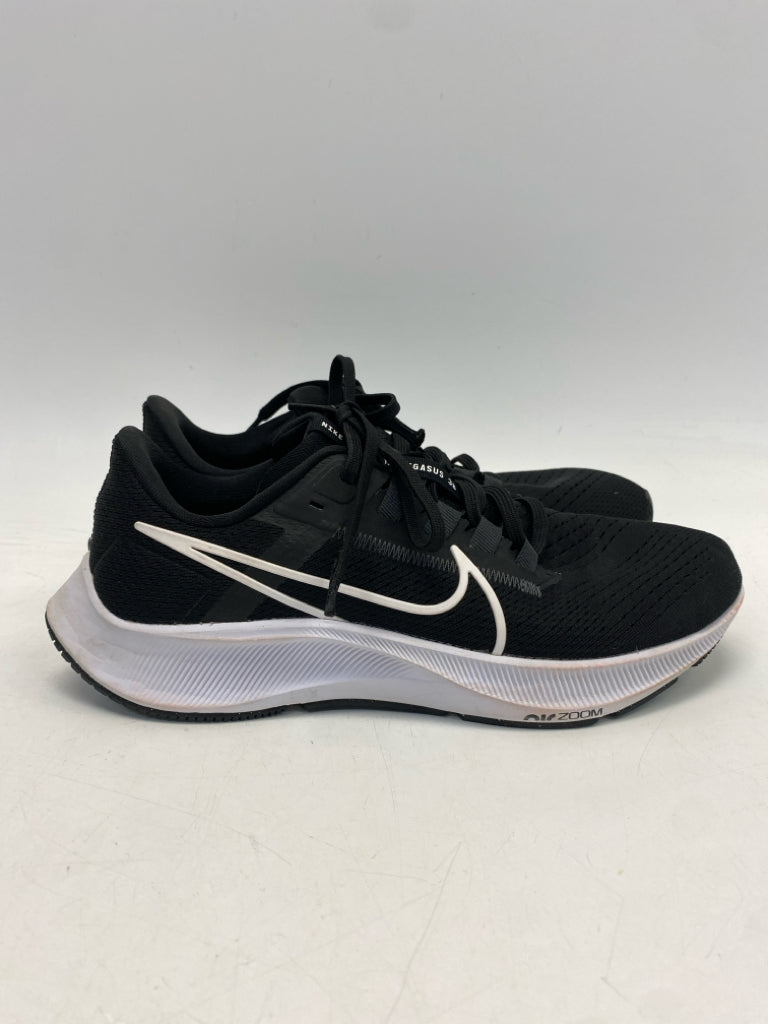 Nike  Size 9 Black White Lace-up Sneakers