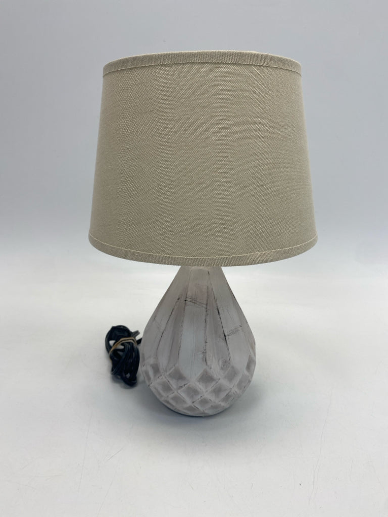 White Diamond Print Ceramic Lamp