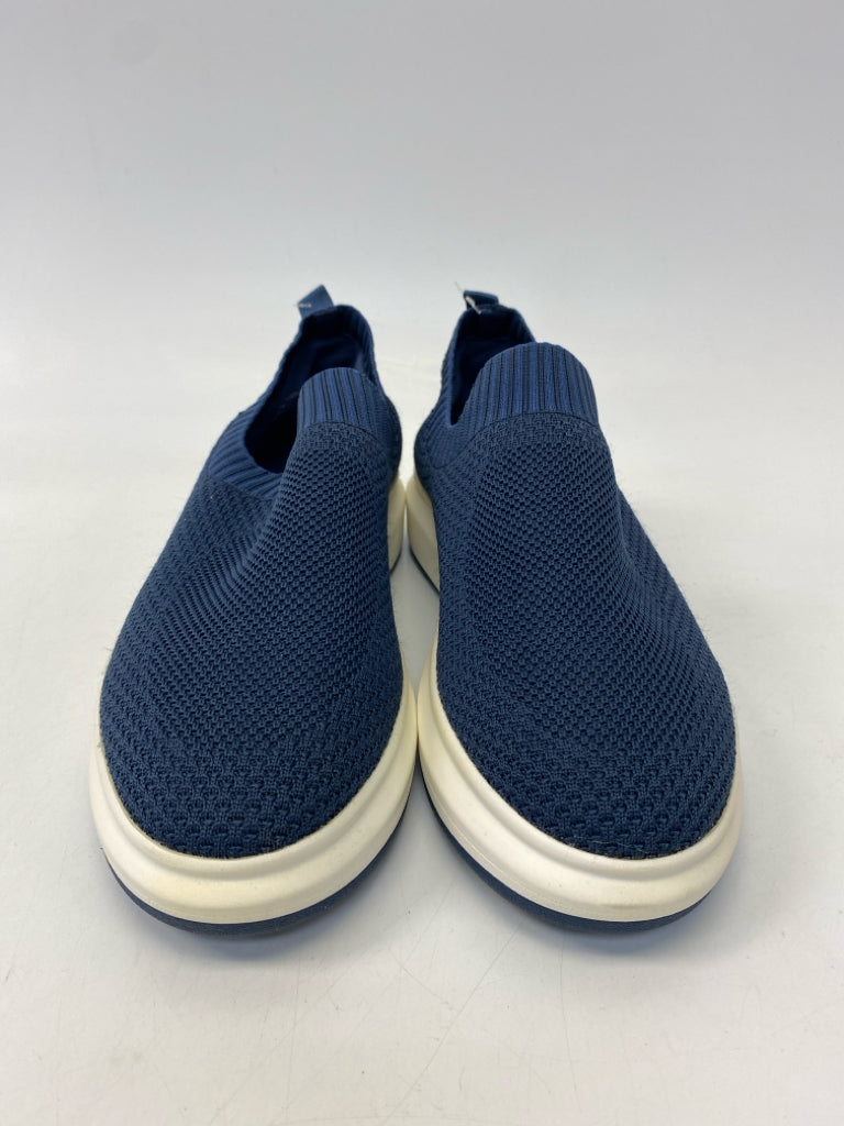 Size 9 Navy Fabric Sneakers