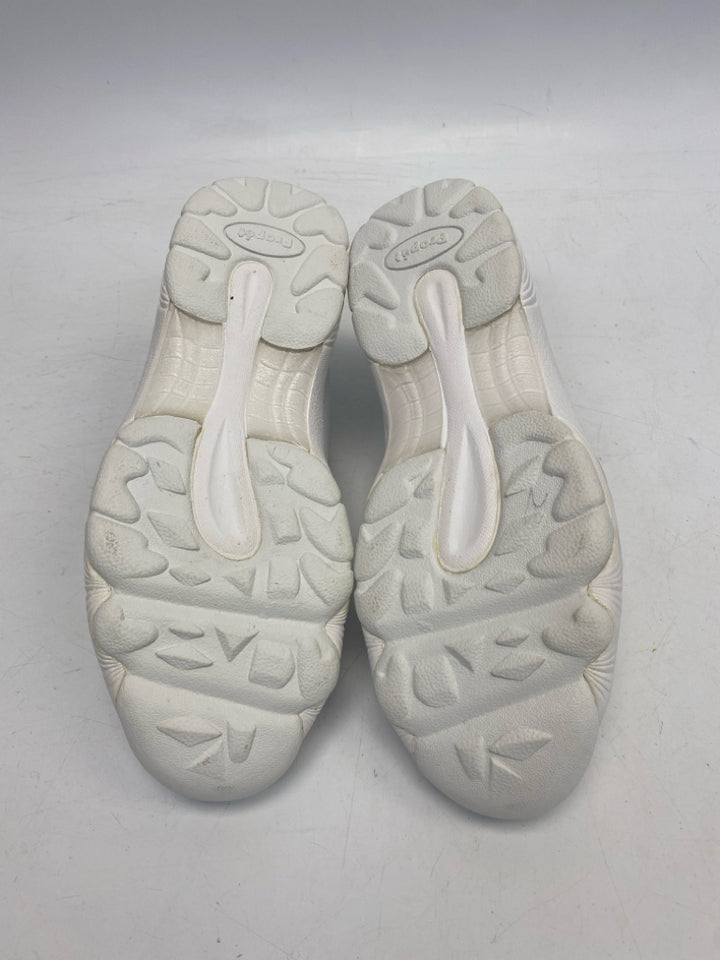 NWOT Propet  Size 9.5W  White Perforated Sneakers **WIDE**