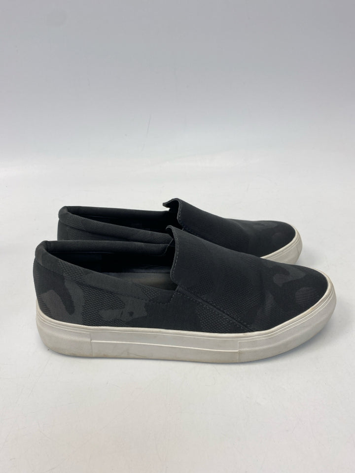 VINCE CAMUTO  Size 7 Dark Gray Camouflage Sneakers