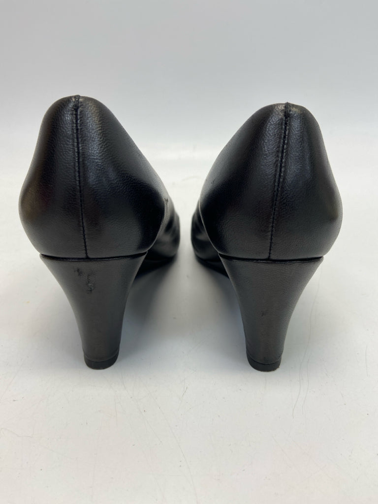 Tory Burch US Shoe Size 7.5 Black Gold Disc Heels