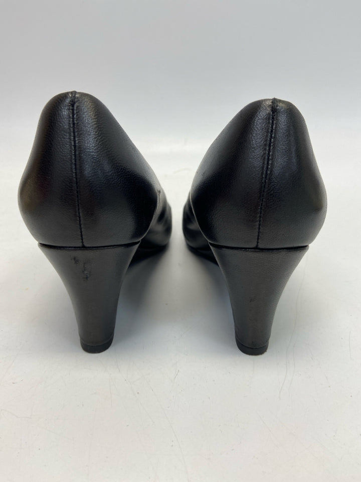 Tory Burch US Shoe Size 7.5 Black Gold Disc Heels