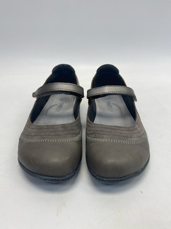 Naot EU Shoe Size 38 US Shoe Size 7 Gray Flats