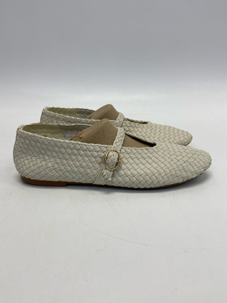 House of Harlow  Size 7.5 White Woven Flats