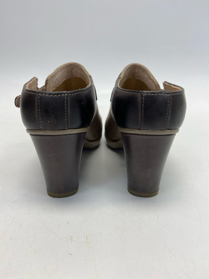 Dansko US Shoe Size 37 Taupe Clogs