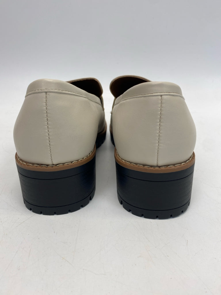 NWOT Dream Pairs US Shoe Size 11 Bone Tassel(es) Flats