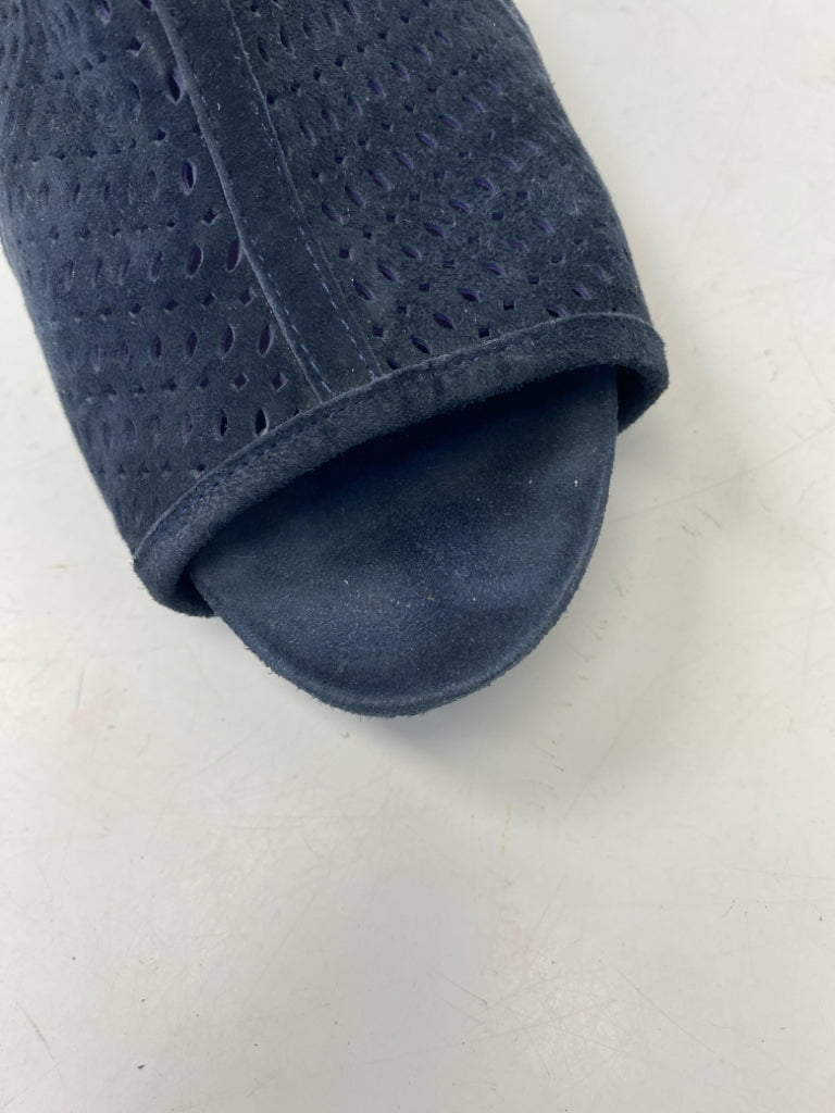 Vaneli US Shoe Size 10 Navy Perforated Sandals
