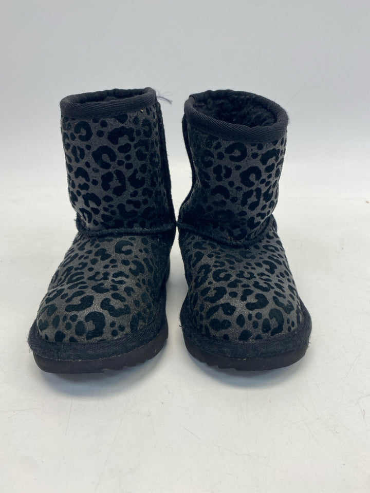 UGG SIZE 8 Gray Black Animal Print Girl&
