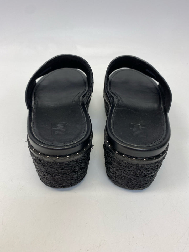 Fit Flop  Size 8 Black Sandals