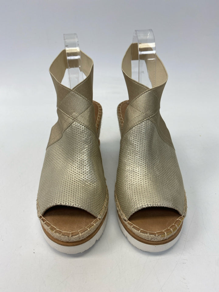 Gentle Souls  Size 7.5 Pale Gold Natural Sandals
