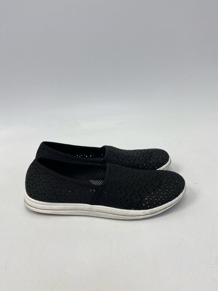 Clarks  Size 9 Black Perforated Sneakers