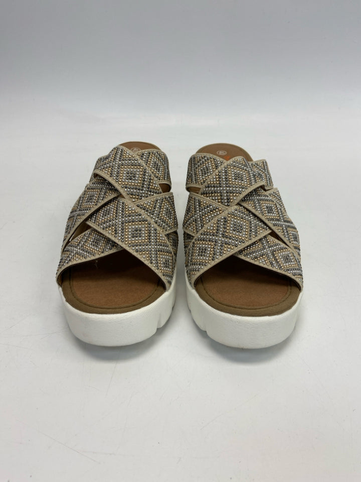 Bernie Mev  Size 40 Tan Gold/Silver Studded Sandals