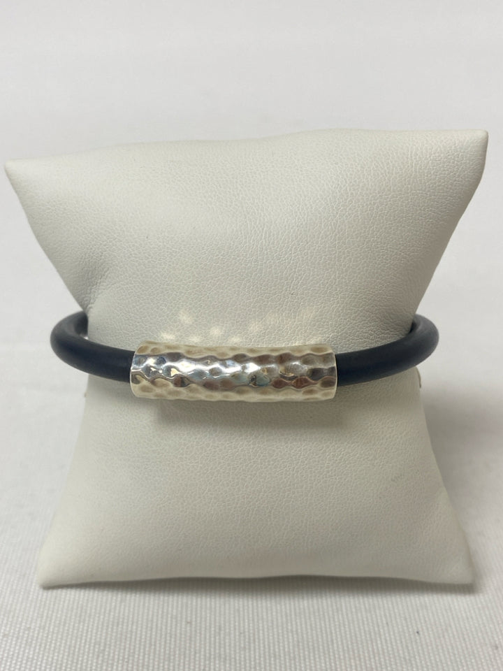 NWT John Hardy Black Silver Hammered Bracelet