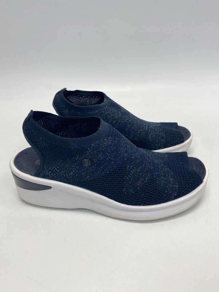 Bzees  Size 10 Navy Knit Sandals