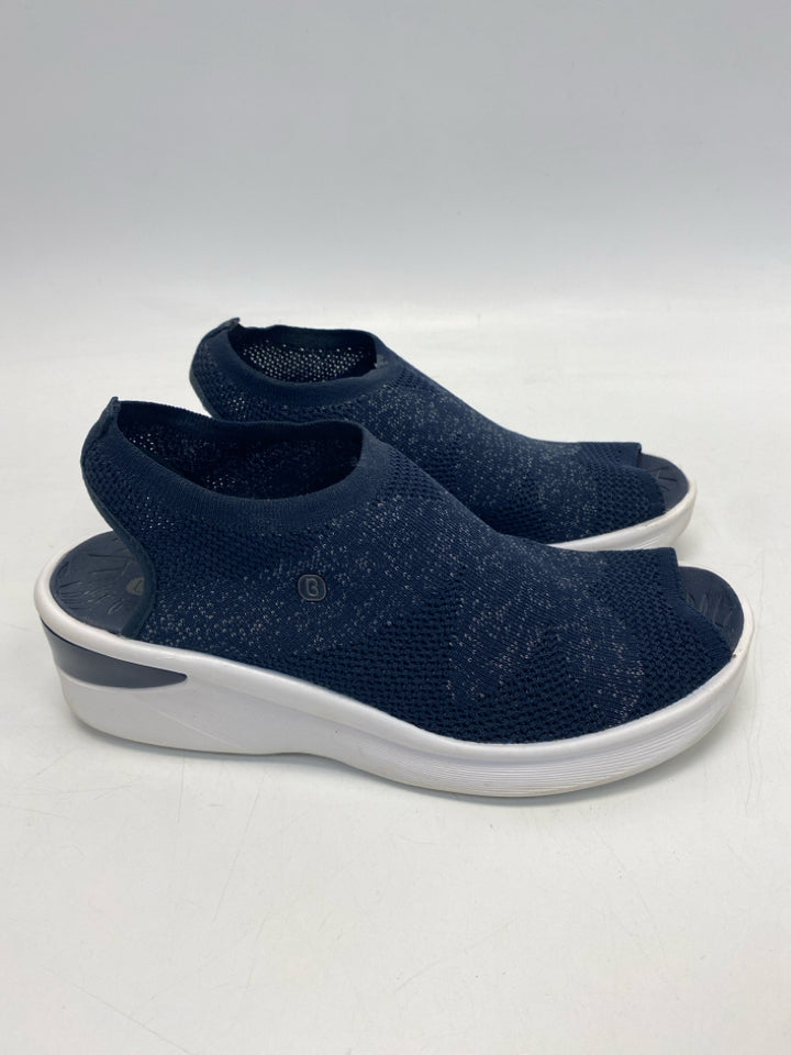 Bzees  Size 10 Navy Knit Sandals