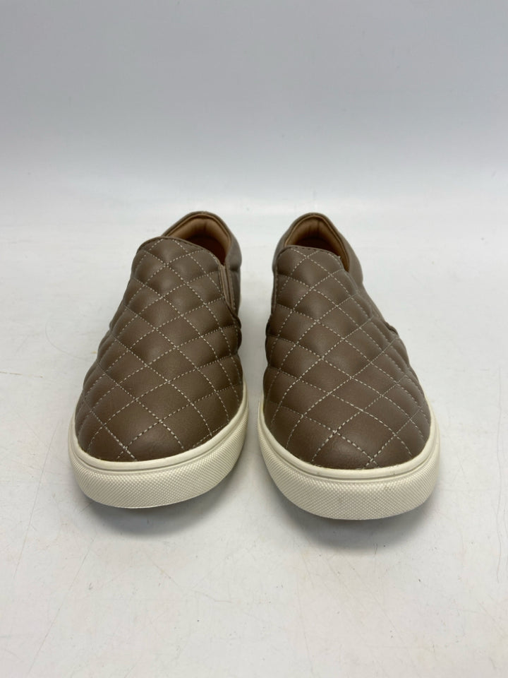 NWT a new day  Size 7.5 Brown Quilted Sneakers