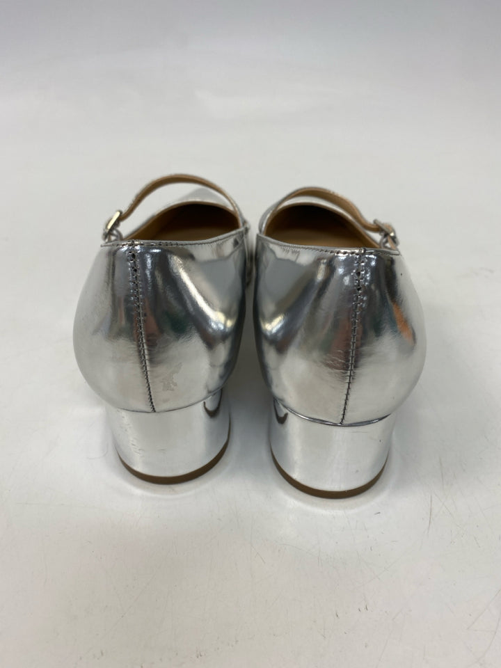 Ann Taylor  Size 6 Silver Patent Heels