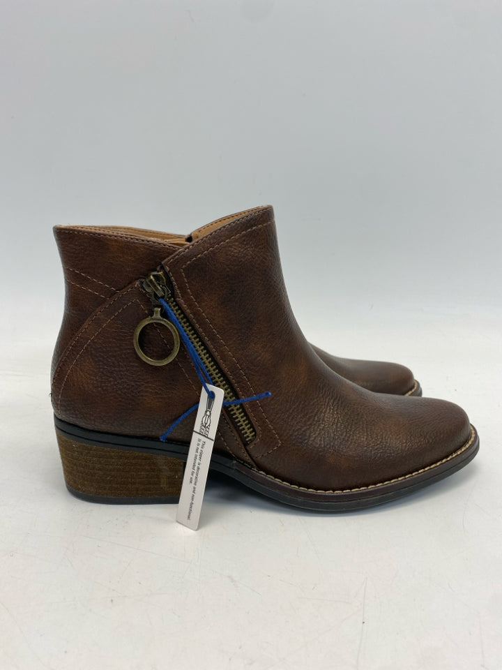 NWT White Mountain  Size 7.5 Brown Boots