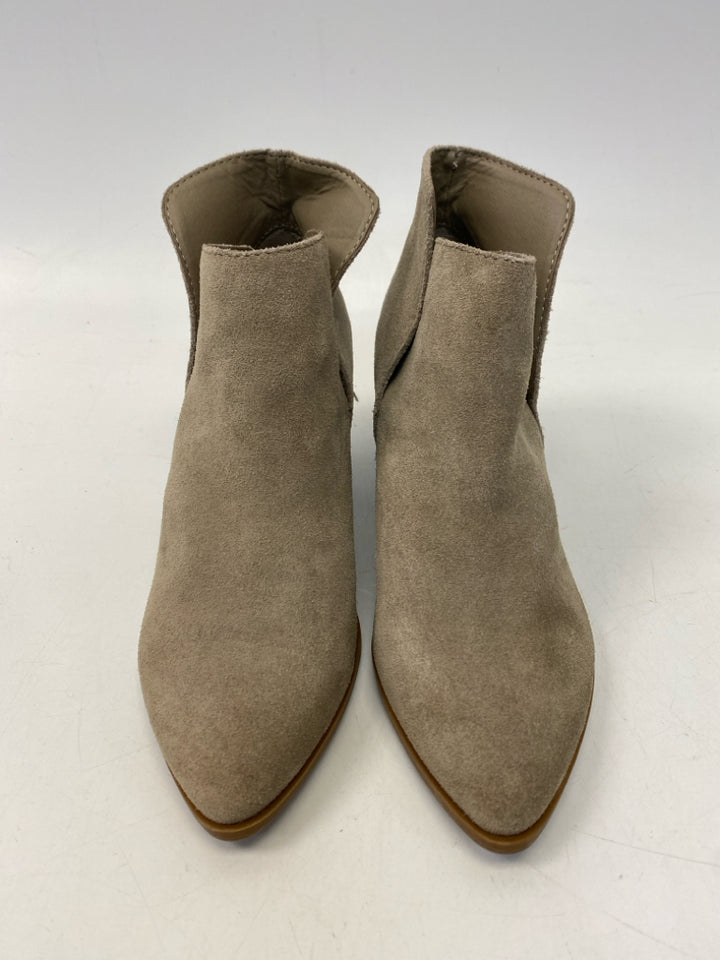 Dolce Vita US Shoe Size 6.5 Cream Suede Boots