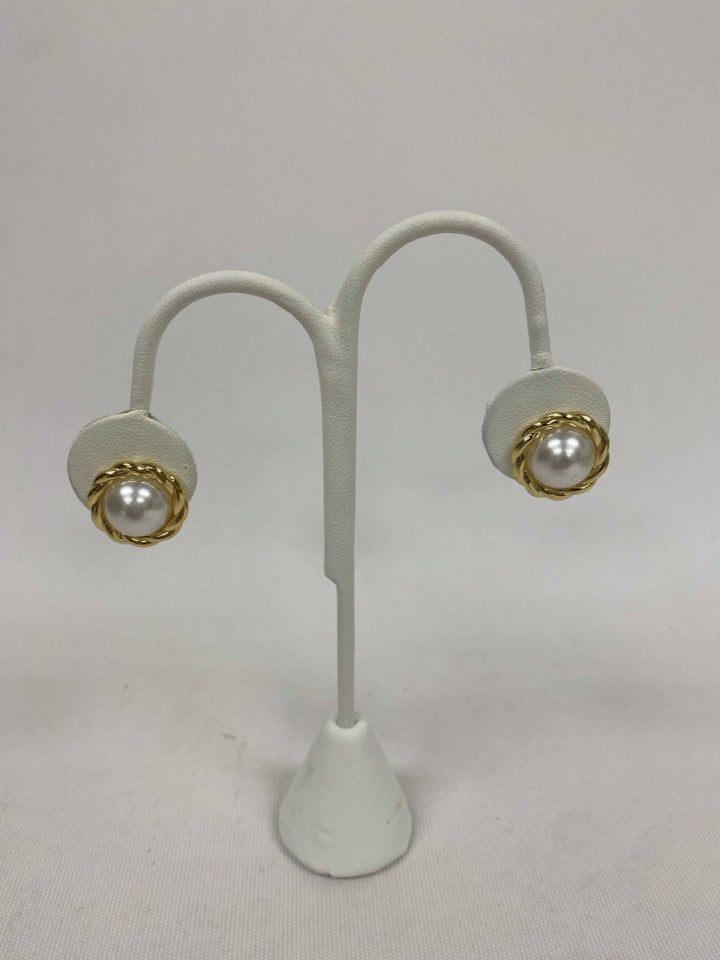 Rumored Pearl Gold Trimmed Earrings