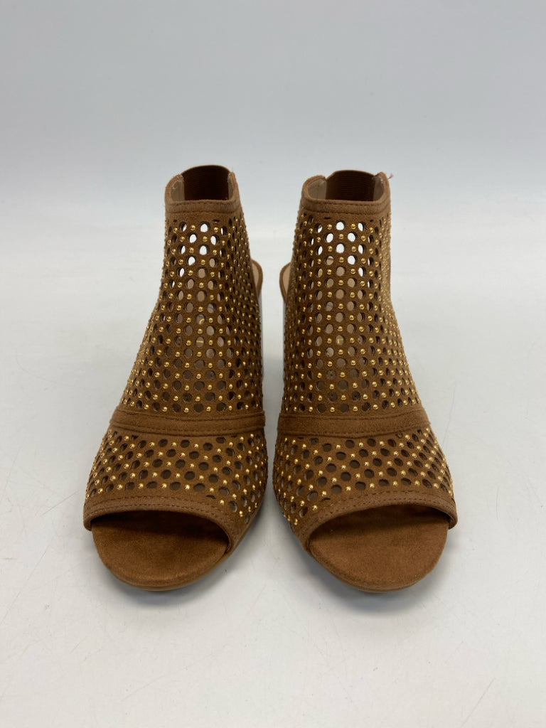 NWOT  Size 7 Bronze Gold Perforated Sandals