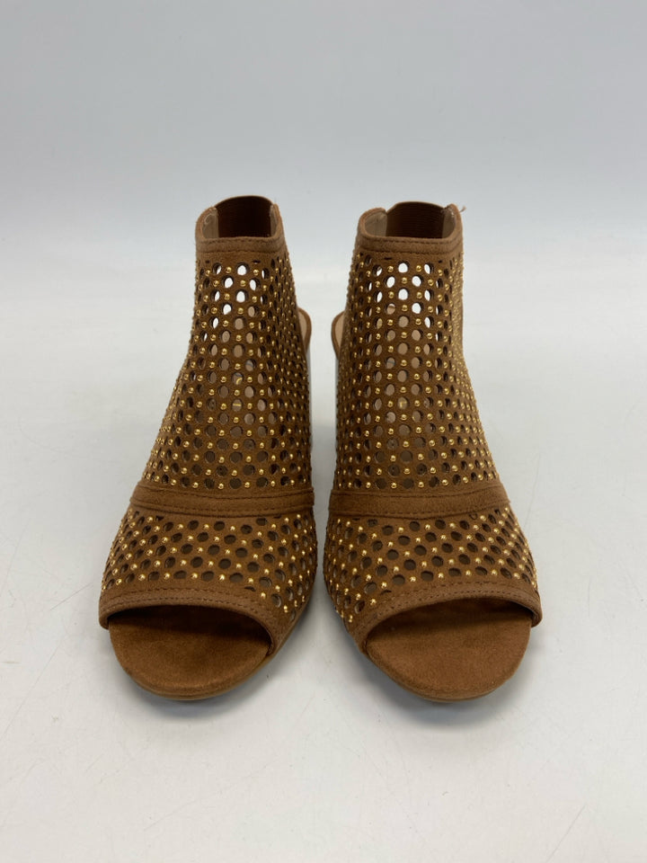 NWOT  Size 7 Bronze Gold Perforated Sandals