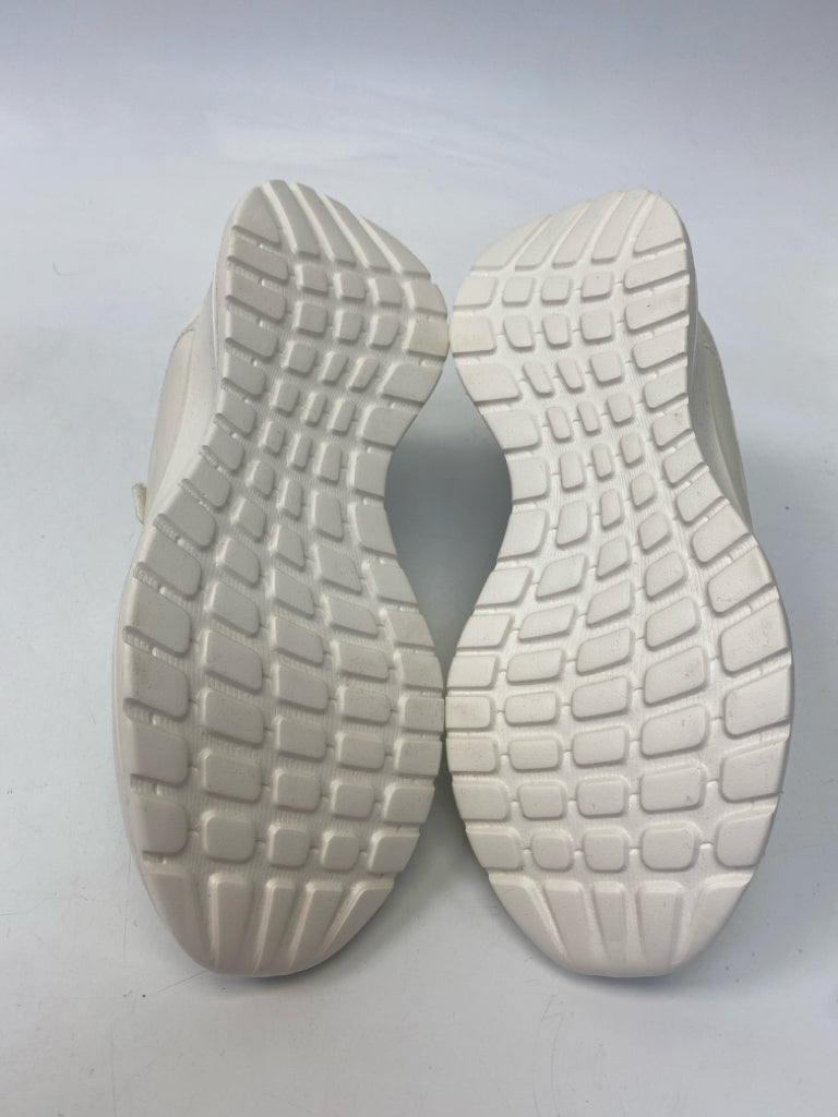 NWOT Adidas Size 6.5 Cream Men&