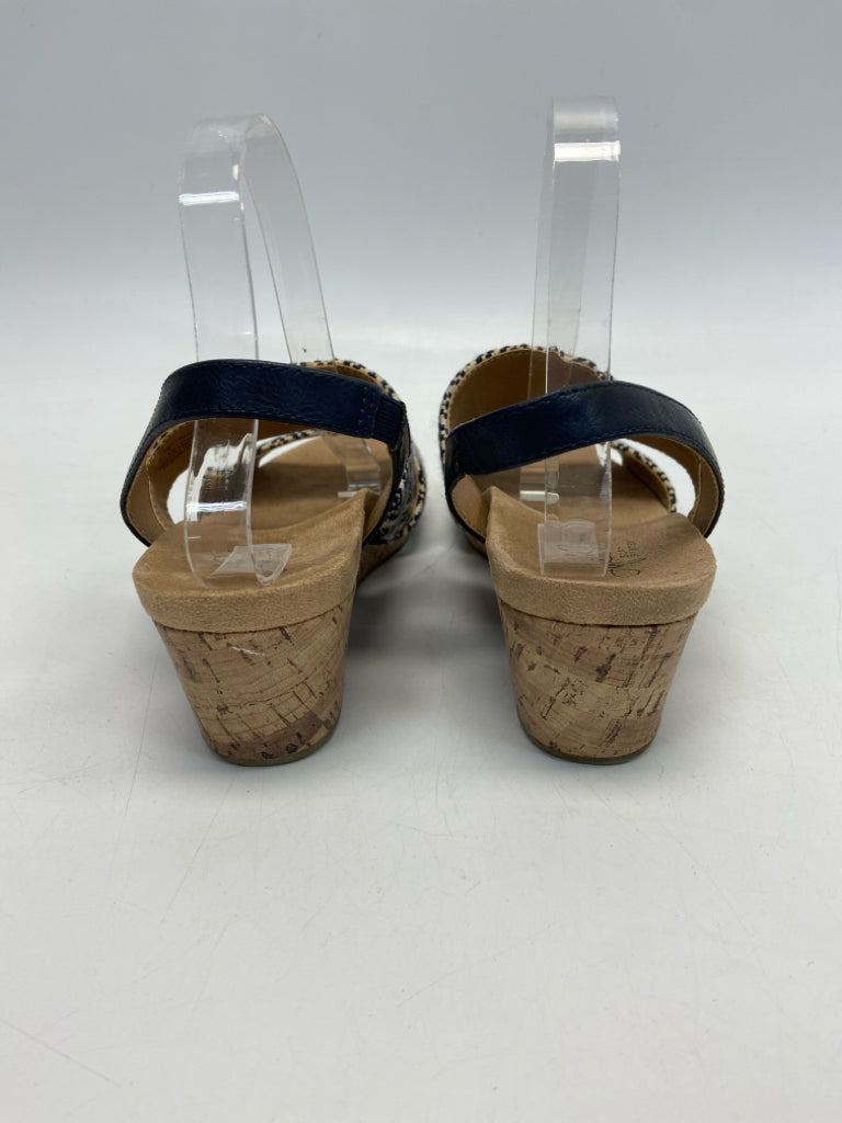Life Stride  Size 10 Beige Navy Sandals