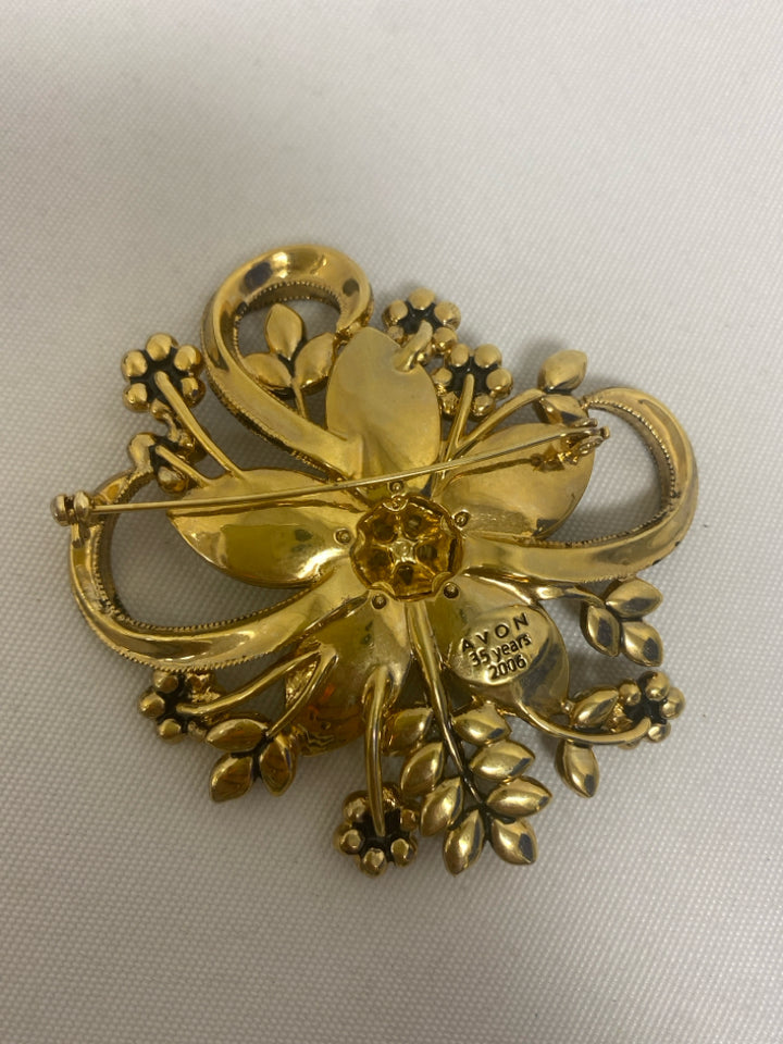 Avon Gold Color Red Flowers Pin
