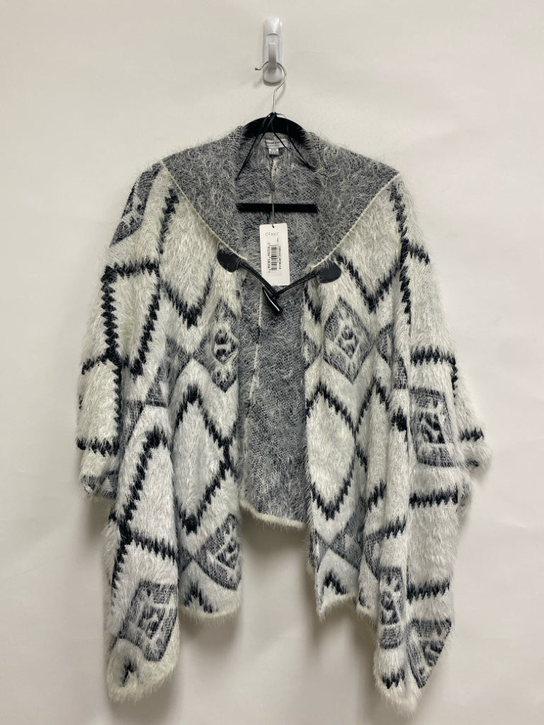 NWT Katherine Barclay Size M White Black Southwestern Cape Ladies Sweater