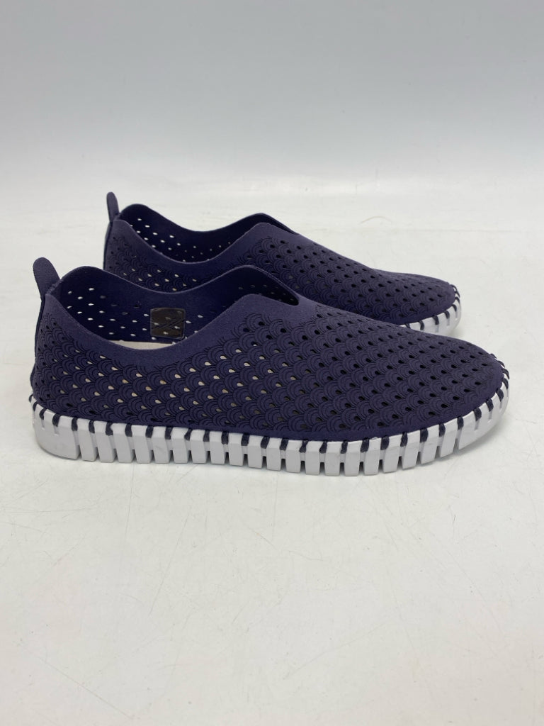 Ilse Jacobsen Hornbaek EU Shoe Size 38 US Shoe Size 7.5 Navy Perforated Sneakers