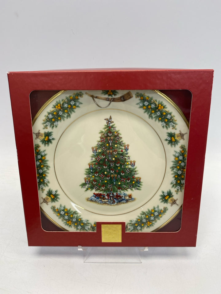 Lenox Cream Green/Multi Christmas Decorative Plate