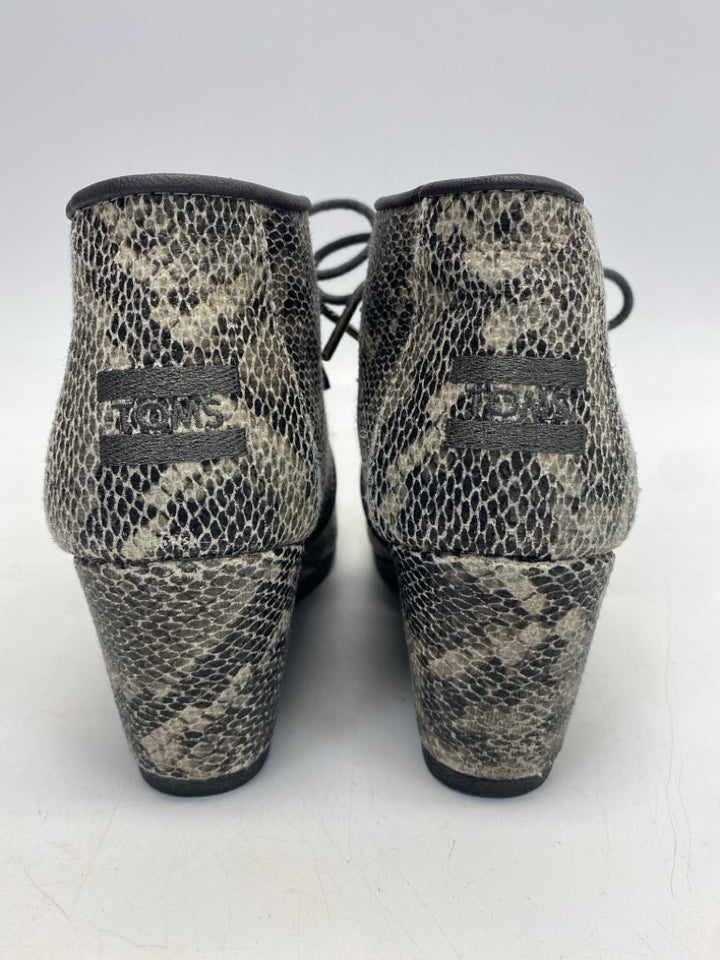 Toms US Shoe Size 7 Gray Cream Snakeprint Heels