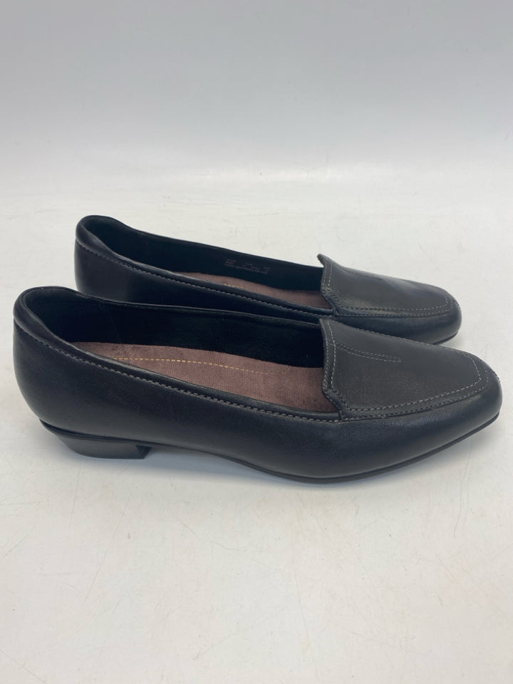 Clarks  Size 9.5 Black Flats