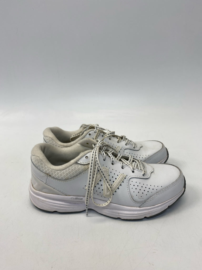 New Balance  Size 6 White Lace-up Sneakers