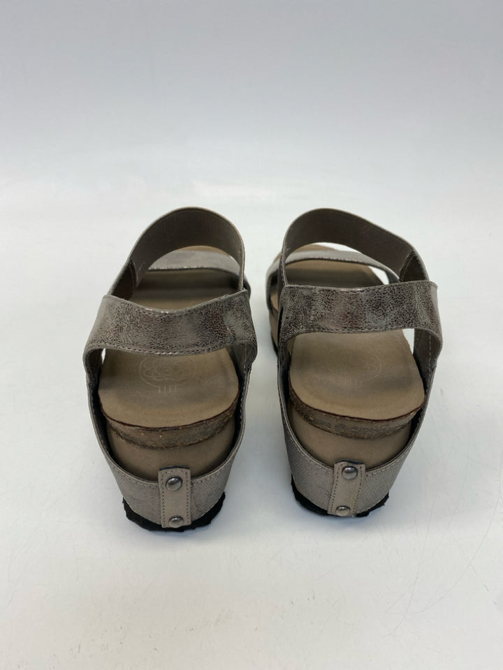 Hokus Pokus Size 8 Pewter Metallic Sandals