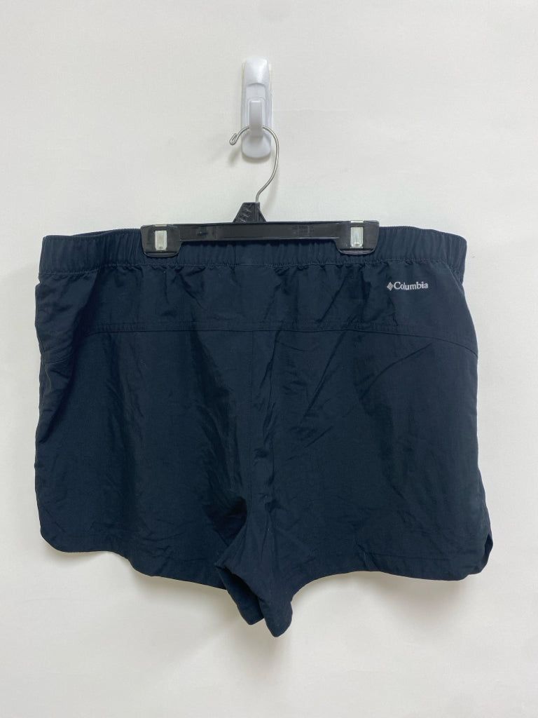 Columbia Size L Black Ladies Shorts