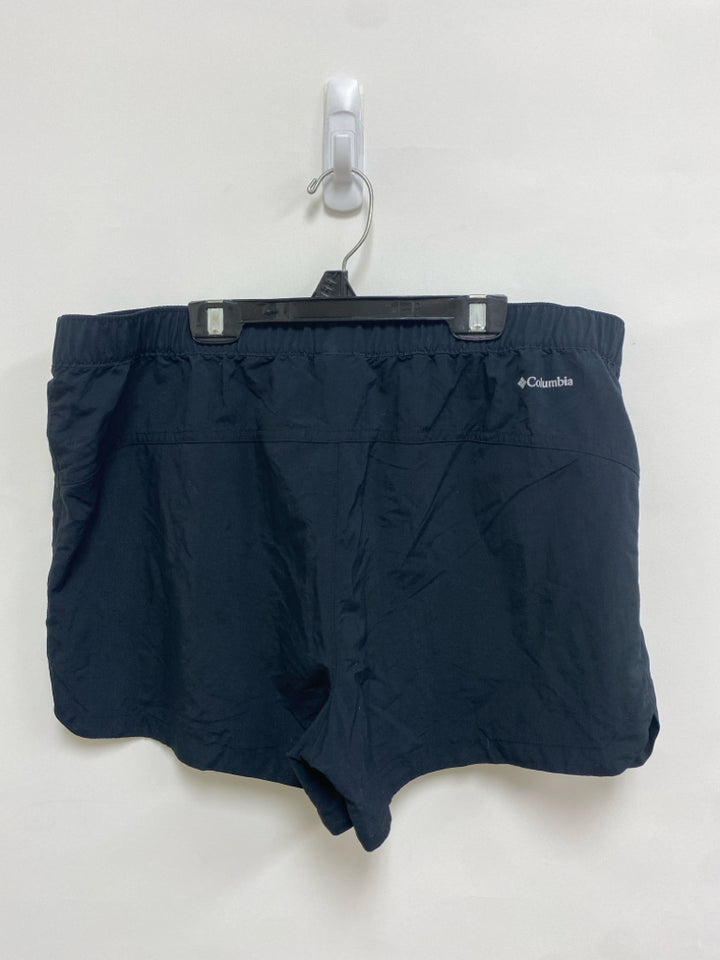 Columbia Size L Black Ladies Shorts