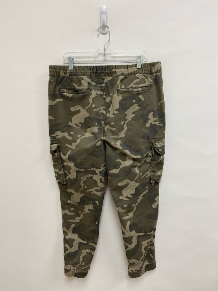 Old Navy Size XL Beige Olive Green Camouflage Joggers Men&