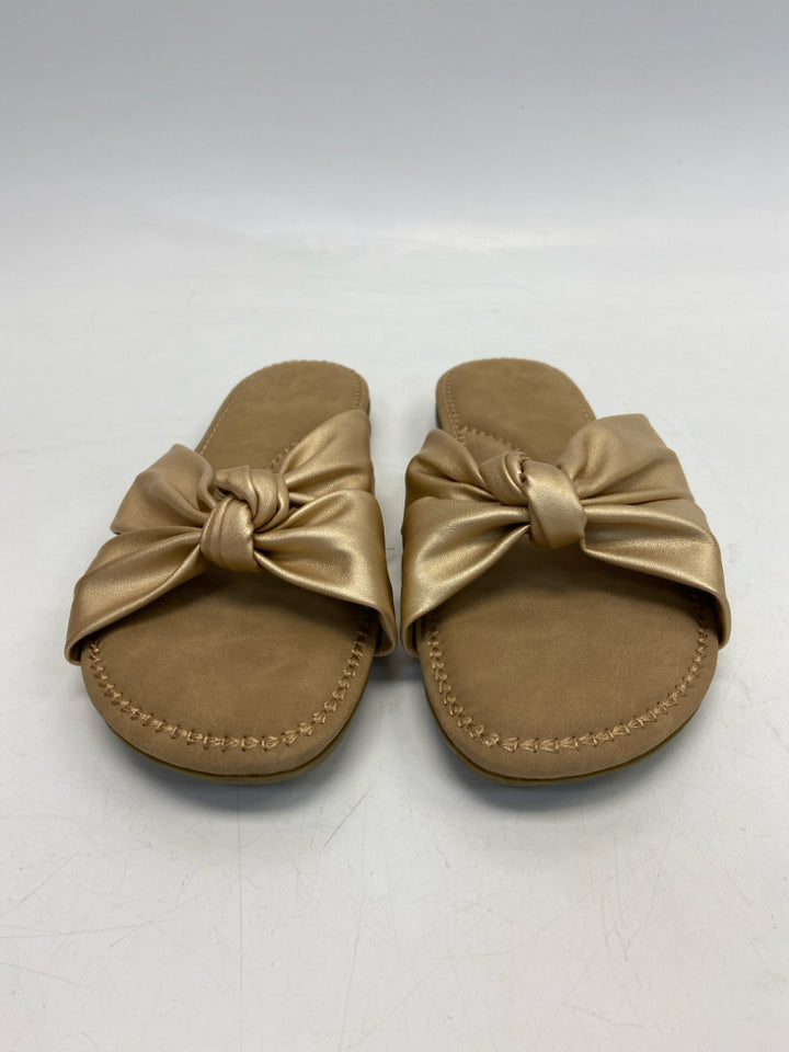 White Mountain  Size 8.5 Gold Knotted Metallic Sandals