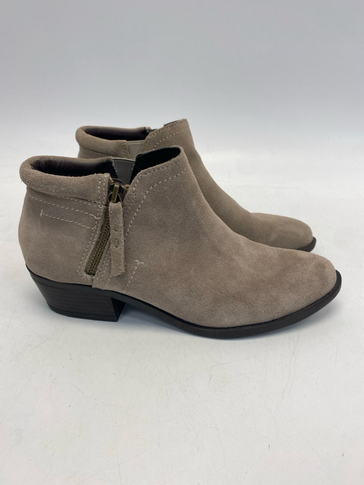 White Mountain US Shoe Size 8.5 Taupe Suede Boots