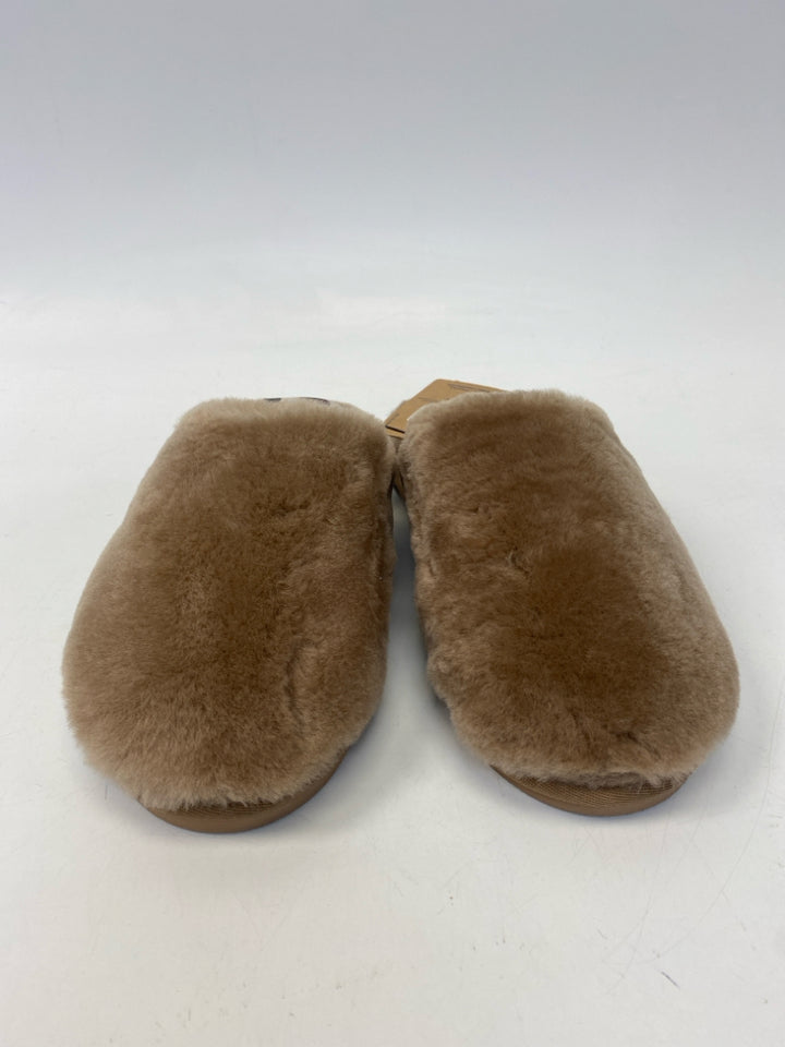 NWT Dearfoams  Size 10 Brown Fuzzy Slippers
