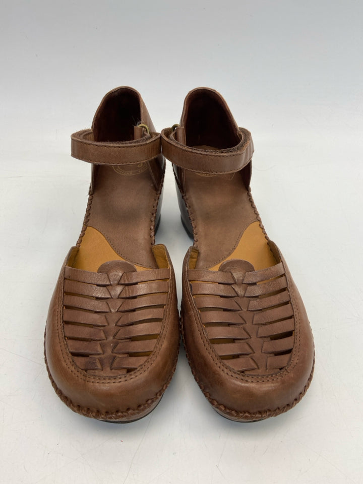 Nurture  Size 7.5 Dark Brown Sandals